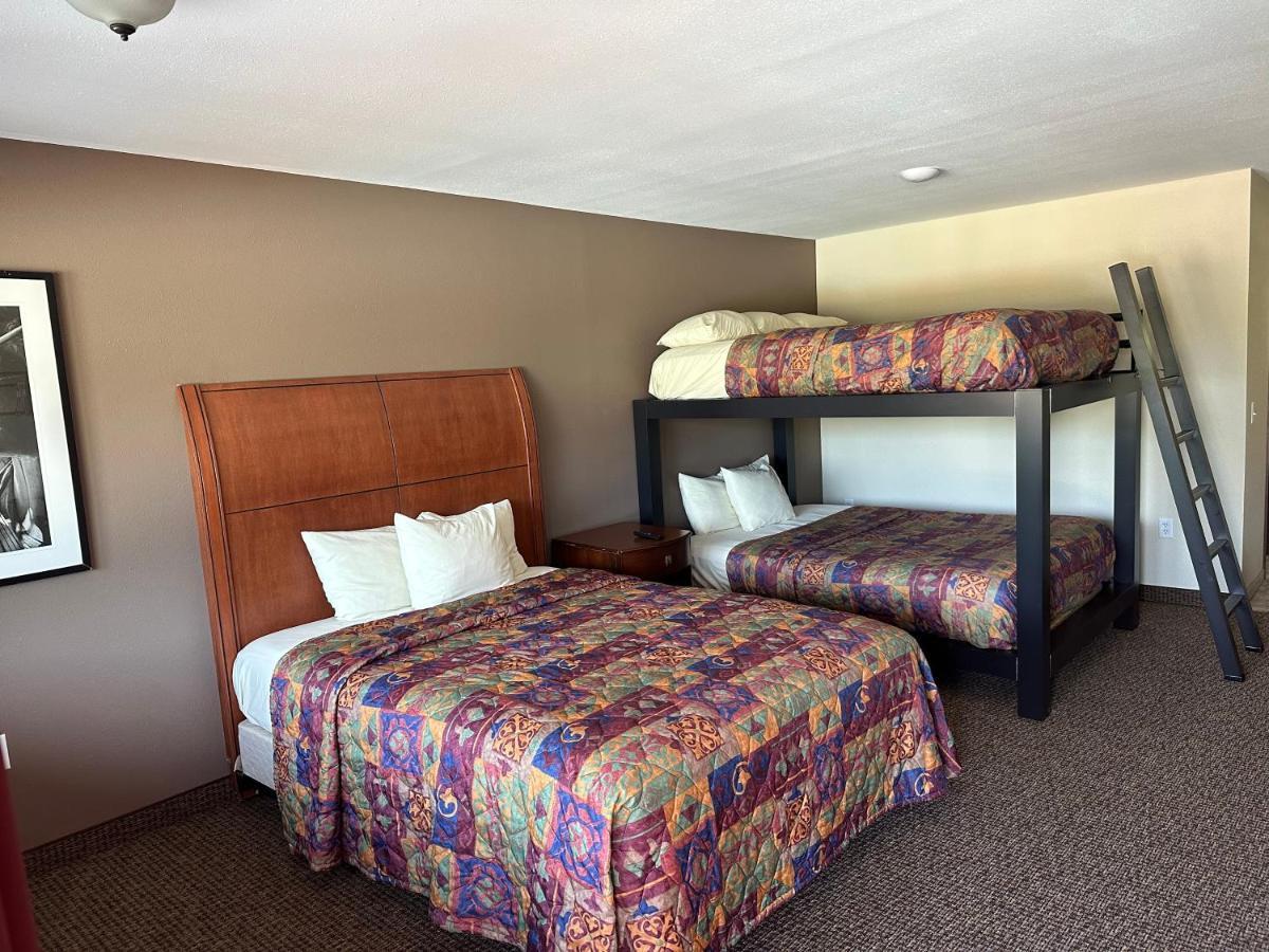 All Star Inn & Suites Wisconsin Dells Exterior photo